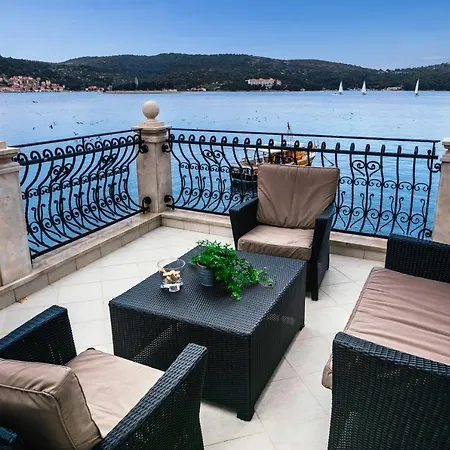 Kati Villa *