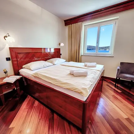 Kati Villa Vis